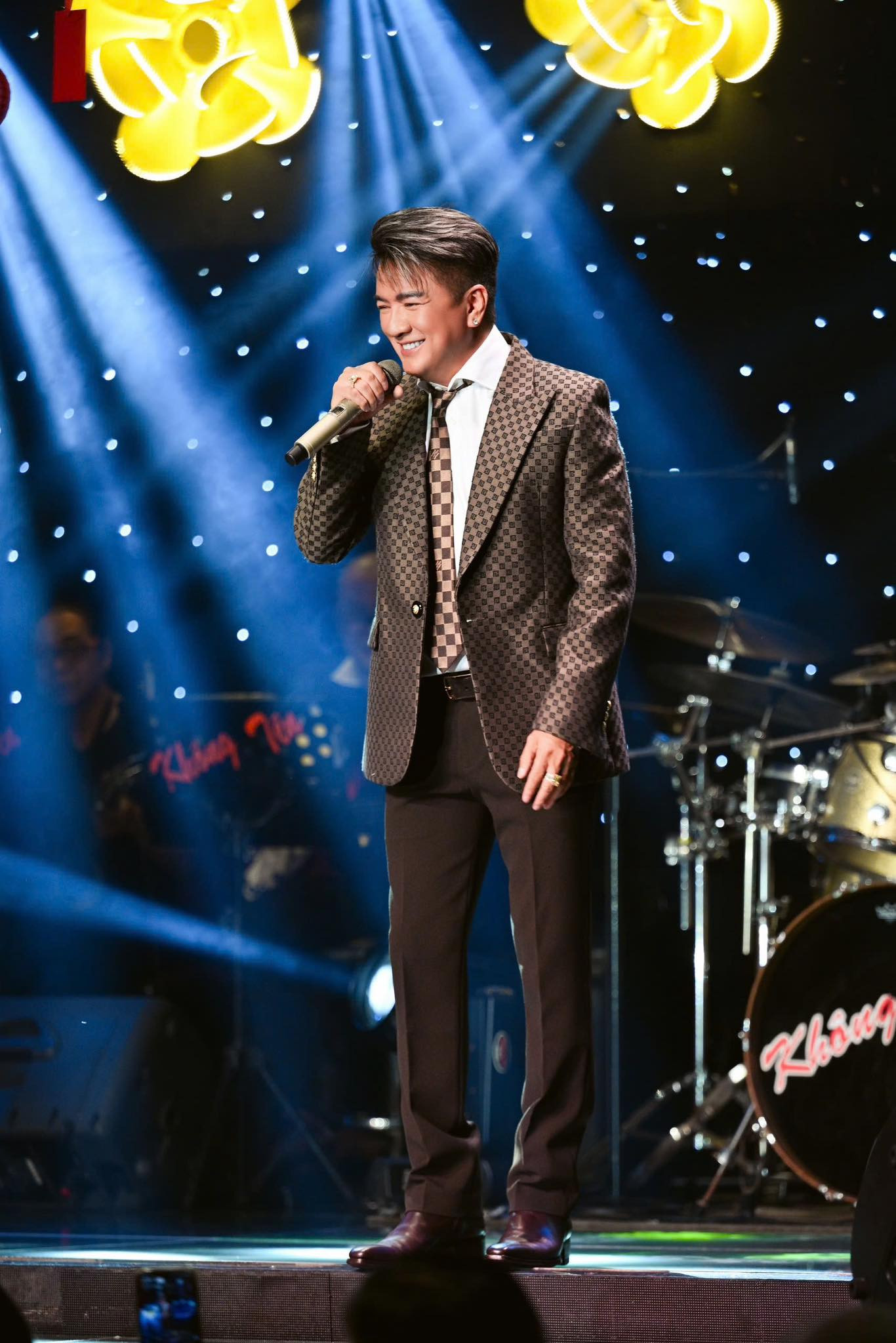 Tuổi trung niên với cuộc sống làm bố đơn thân của Đàm Vĩnh Hưng - Ảnh 2.