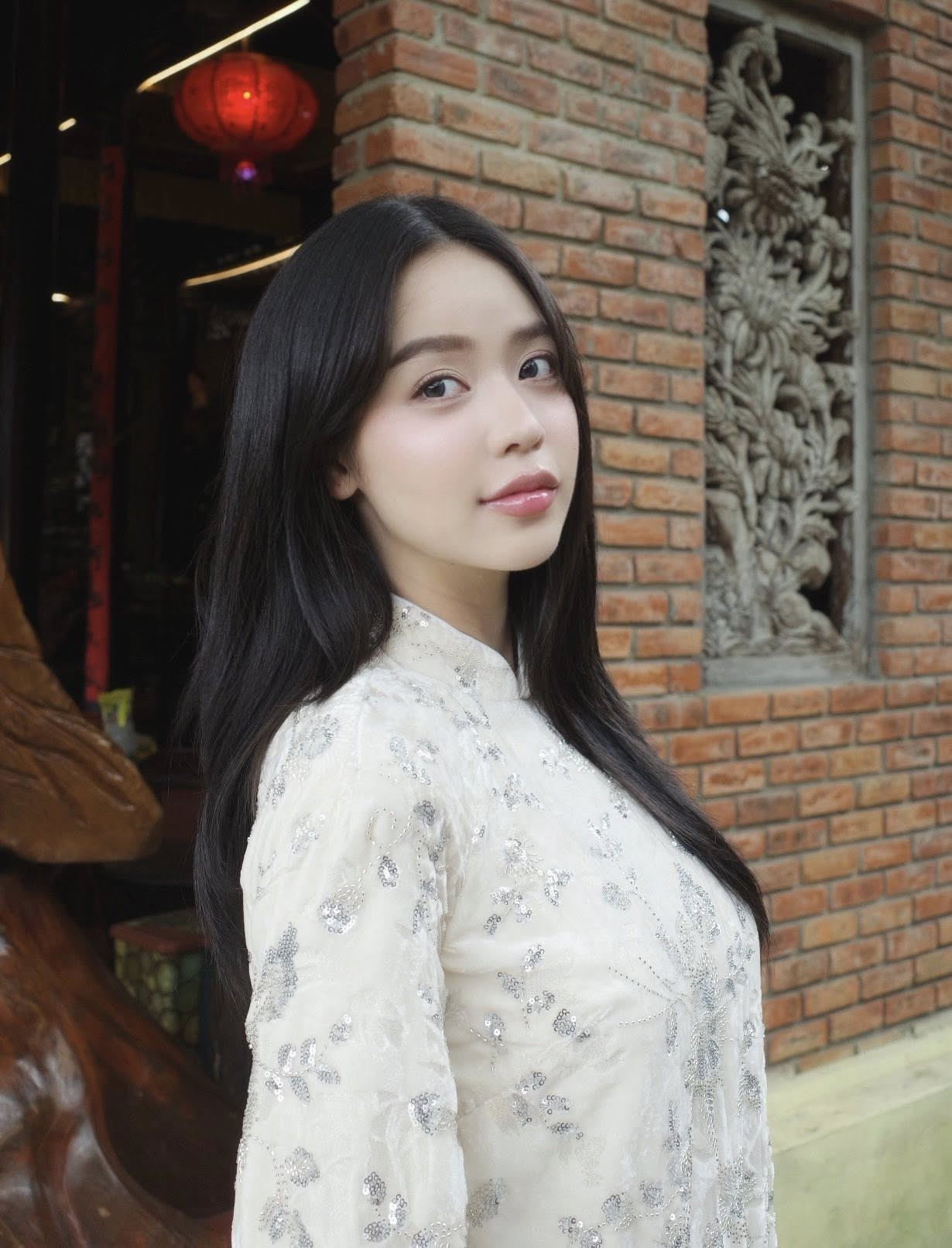 Vẻ đẹp đời thực tựa thiên thần của Hoa hậu Việt Nam quê Đà Nẵng vừa lộ tin đồn hẹn hò nam ca sĩ nhà giàu - Ảnh 4.