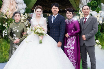 Ảnh cưới nét căng của cầu thủ Đức Huy và MC Huyền Trang Mù Tạt