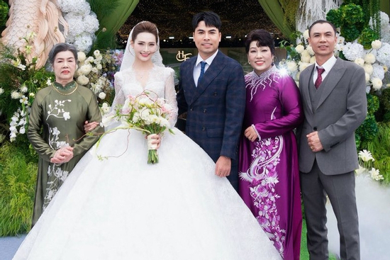 Ảnh cưới nét căng của cầu thủ Đức Huy và MC Huyền Trang Mù Tạt