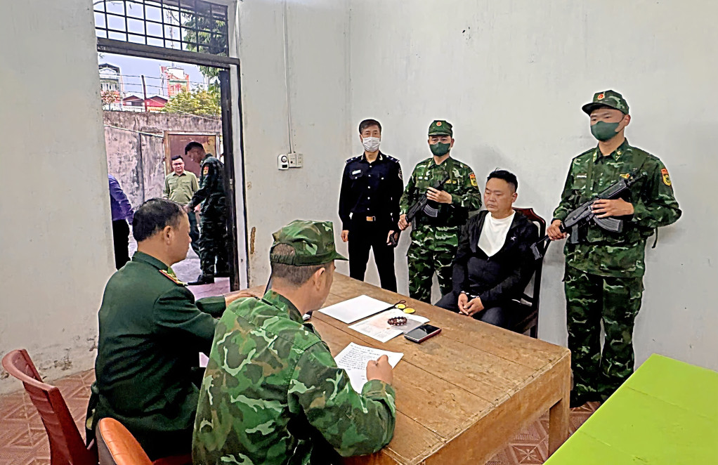 Bắt giữ người nước ngòai vận chuyển vàng trái phép 754g qua Cửa khẩu Móng Cái - Ảnh 1.