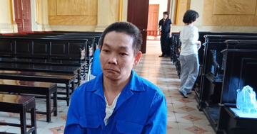 Ghen tuông, người đàn ông đâm vợ cũ trước mặt con trai