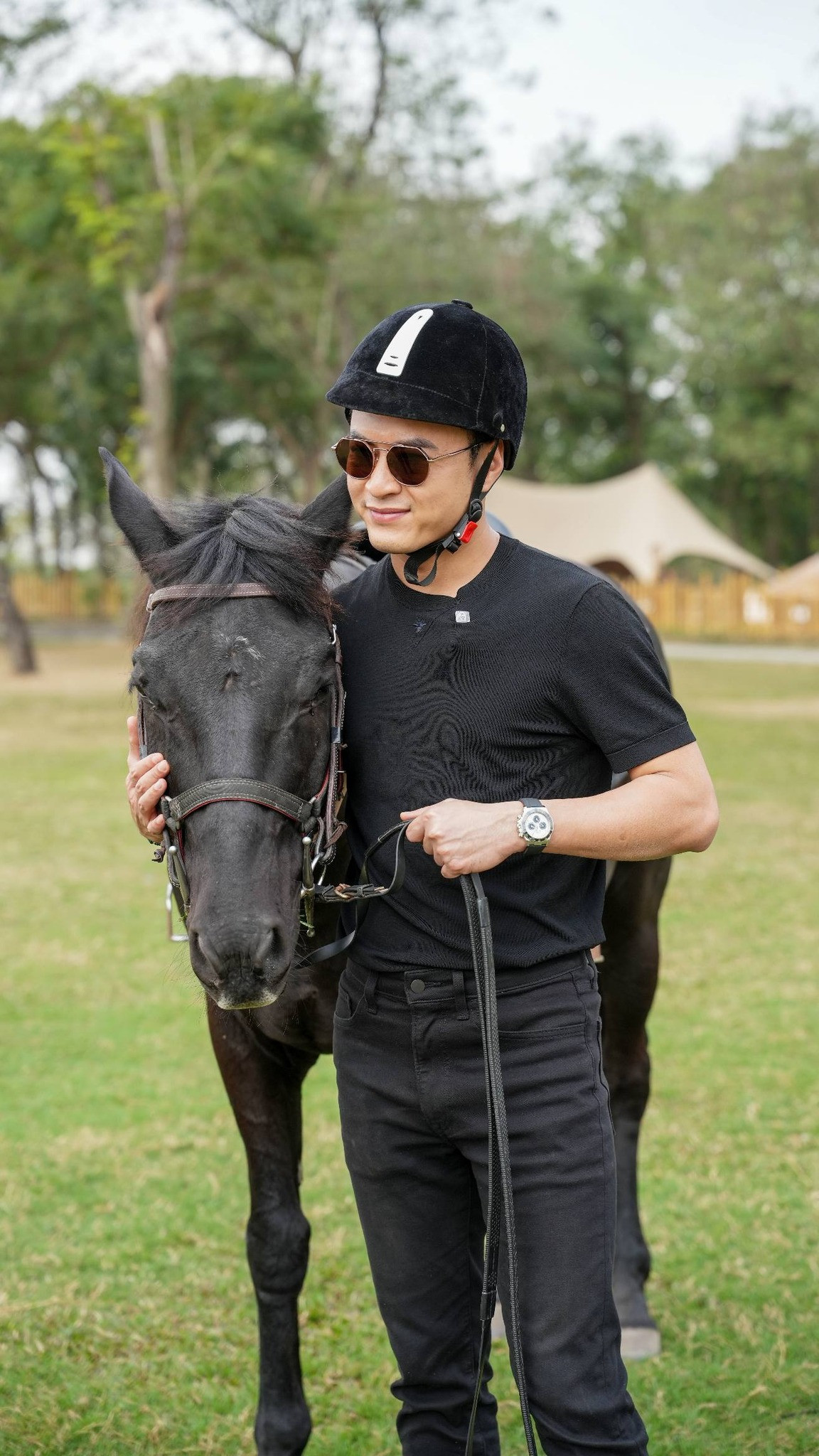 'Phi công trẻ' - luật sư Khang phim 'Đồng hồ đếm ngược' có hạnh phúc viên mãn bên vợ con - Ảnh 4.