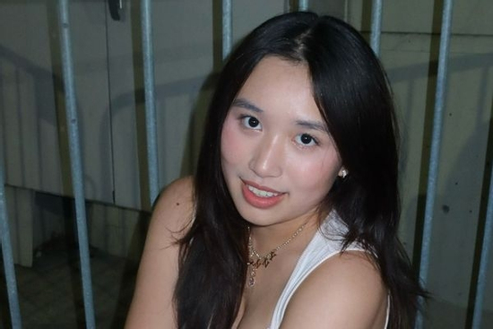 Jenny Huỳnh cất tiếng hát, dân mạng nói vui 'cuộc đời thật bất công'