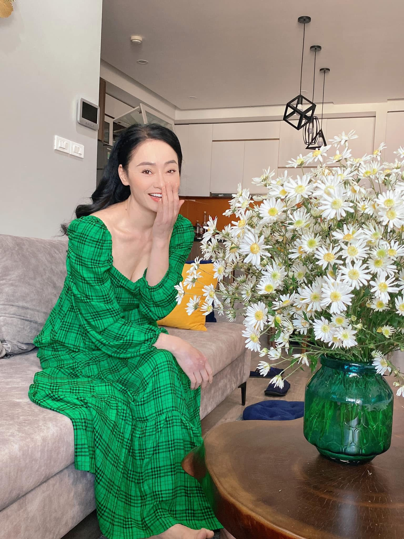 Nữ NSƯT có đôi mắt buồn nhất Việt Nam: Là mẹ đơn thân, U50 sống một mình trong căn hộ rộng 131m2 - Ảnh 4.