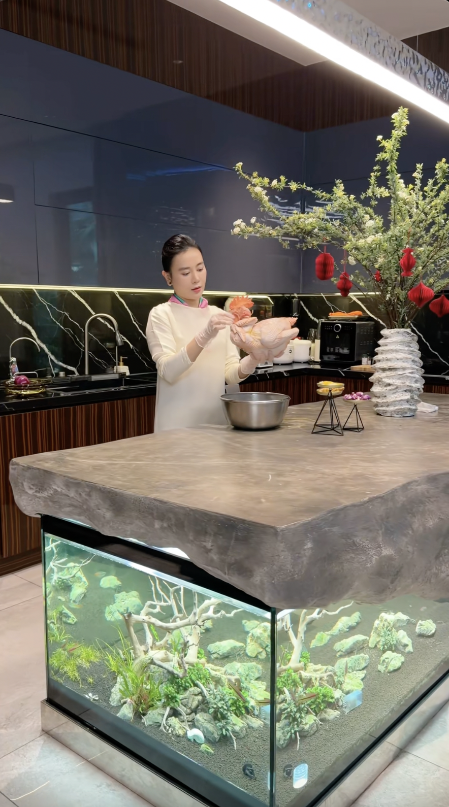 Phương Oanh lộ diện với vlog nấu ăn hấp dẫn , món ăn nhỏ gây chú ý - Ảnh 3.