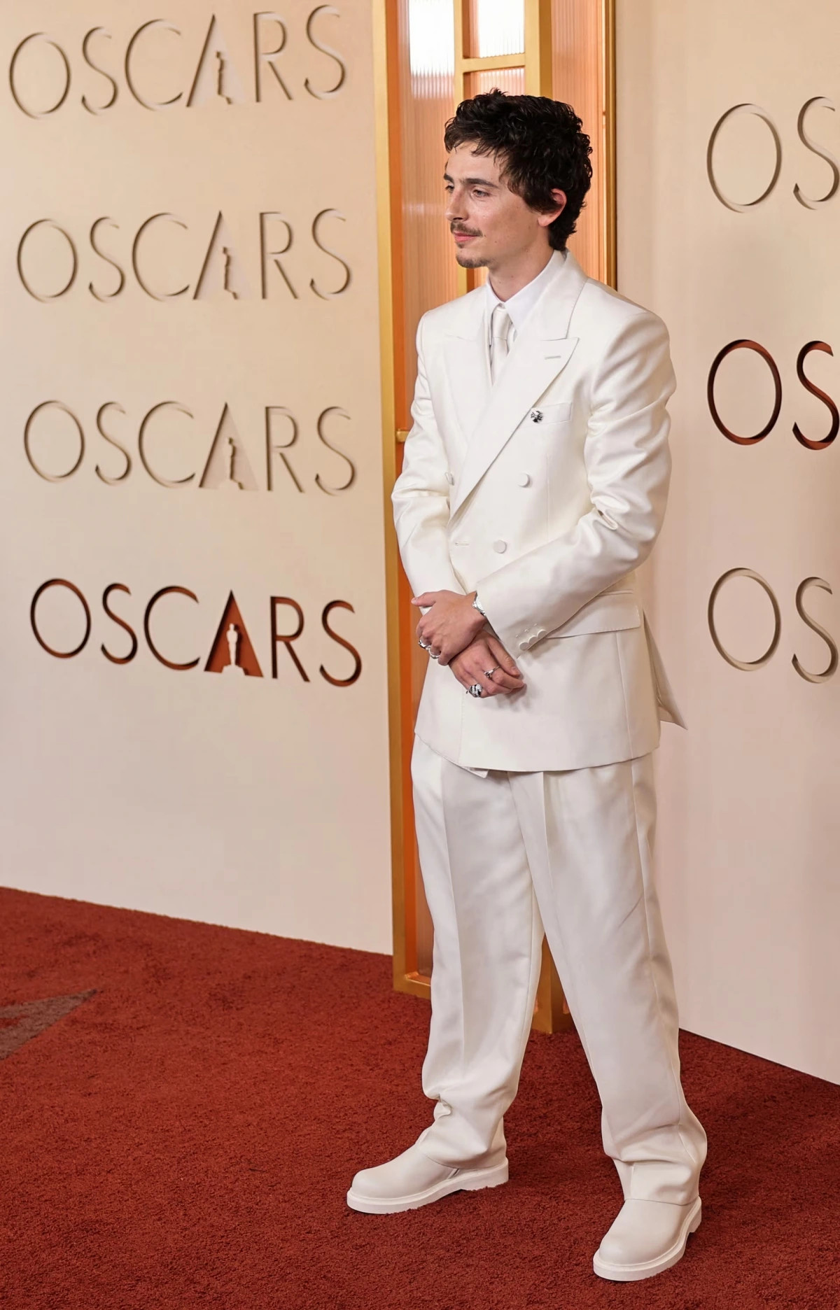 timothee chalamet trang tay, nhieu cu soc tai oscar 2026 hinh anh 1