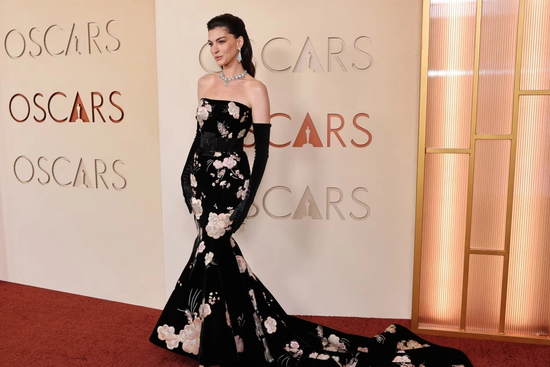 12 bộ trang phục gây thất vọng trên thảm đỏ Oscar 2026