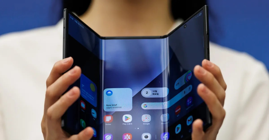 Điện thoại gập ba của Samsung ‘chết yểu’?