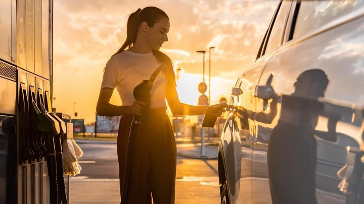 Đổ xăng vào buổi sáng có thực sự tiết kiệm hơn? (Ảnh: Consumer Reports)