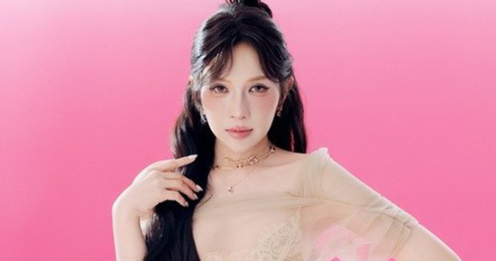 Khả Như biến hóa phong cách, ngày càng gợi cảm