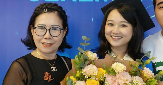 Mẹ diễn viên Trúc Anh gây chú ý