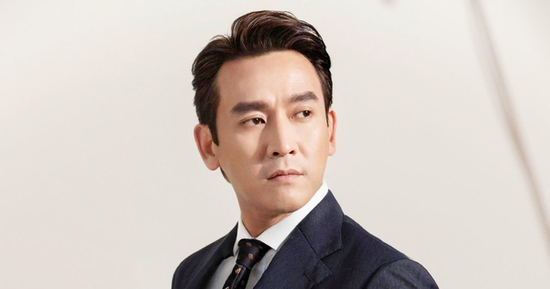 'Ông chú' nổi tiếng showbiz lên tiếng về hình ảnh nhập viện cấp cứu