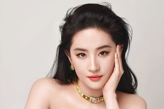 Sự thật rúng động: 'Thần tiên tỷ tỷ' Lưu Diệc Phi chi 3,8 tỷ mỗi năm để che giấu một bí mật