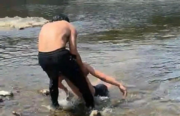 Thót tim cứu sống bé trai lớp 8 bị đuối nước