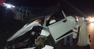 Xe tải tông 3 ô tô con đỗ bên đường, 1 người tử vong