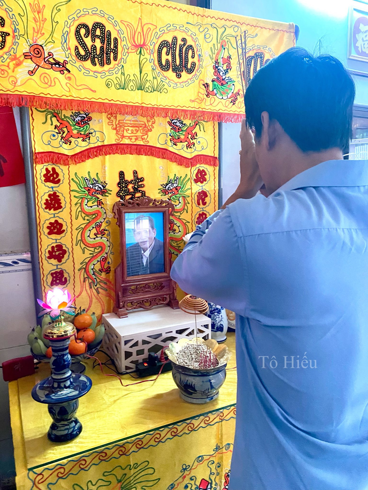 Gia đình Thương Tín tổ chức lễ 100 ngày: Thương nhớ người nghệ sĩ tài hoa - Ảnh 1.