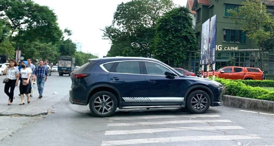 5 kiểu đỗ xe ô tô tưởng gọn gàng nhưng có thể bị CSGT phạt nặng