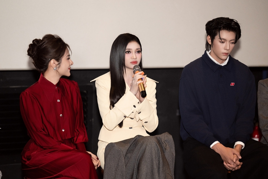 Á hậu Minh Kiên dành nụ hôn đầu cho Vĩnh Đam