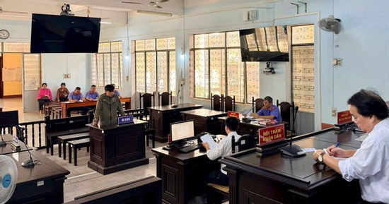 Cầm cố điện thoại rồi xúi giục một thiếu niên đi cướp lại