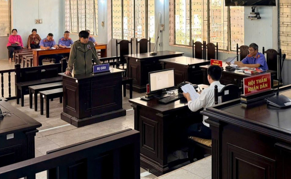 Phạt tù đối tượng xúi giục một thiếu niên đi cướp giật tài sản - Ảnh 1.