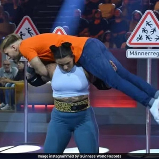 Cô gái lập kỷ lục Guinness khi nâng ném 10 người đàn ông trong 37 giây