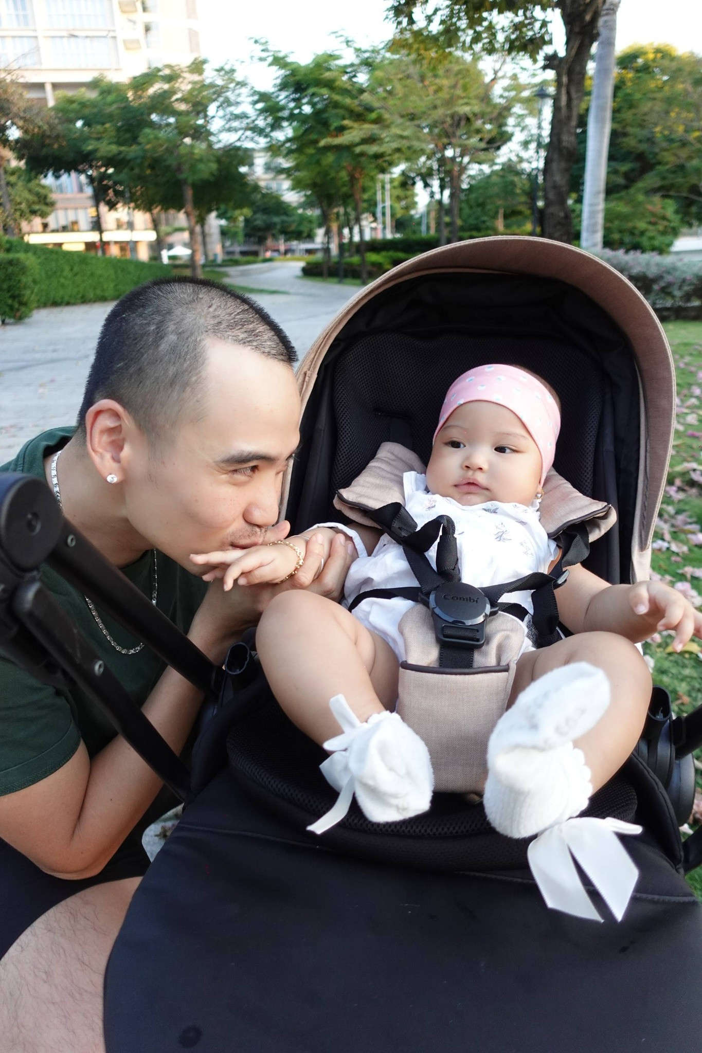 Con gái H'Hen Niê 6 tháng tuổi gây chú ý - Ảnh 10.