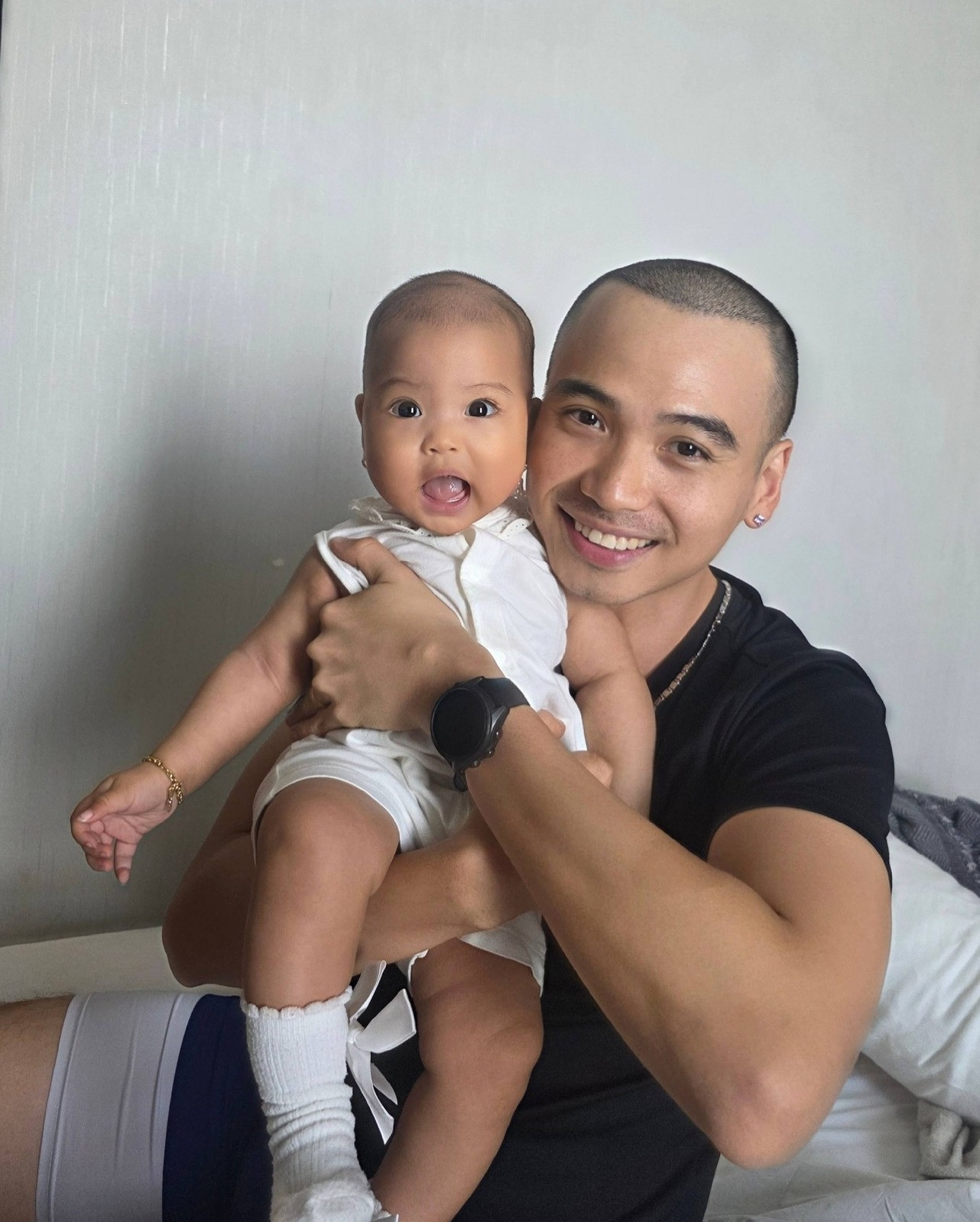 Con gái H'Hen Niê 6 tháng tuổi gây chú ý - Ảnh 2.