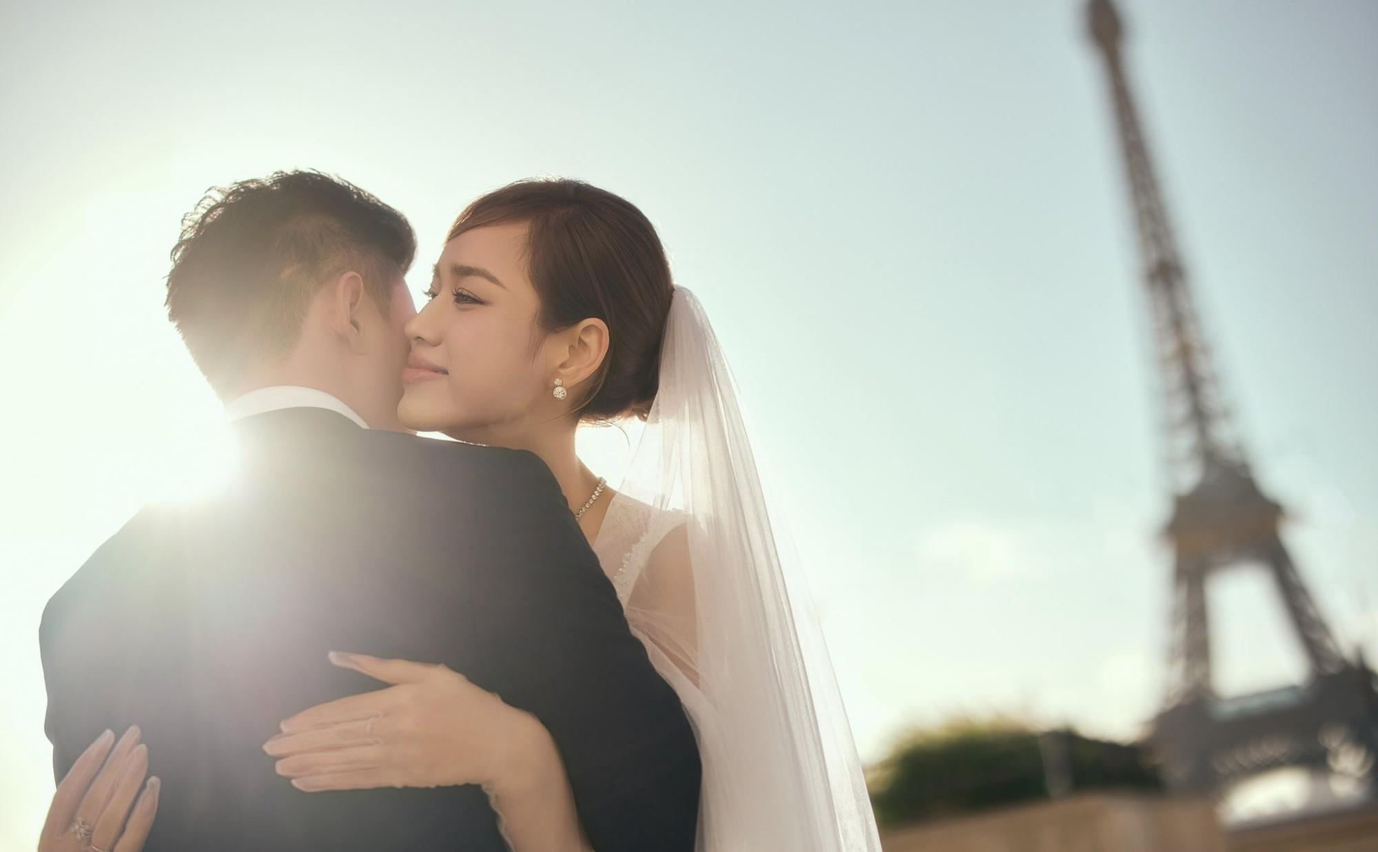 Hoa hậu Đỗ Thị Hà gây sốt với ảnh cưới lãng mạn tại châu Âu Năm 2025 - Ảnh 7.