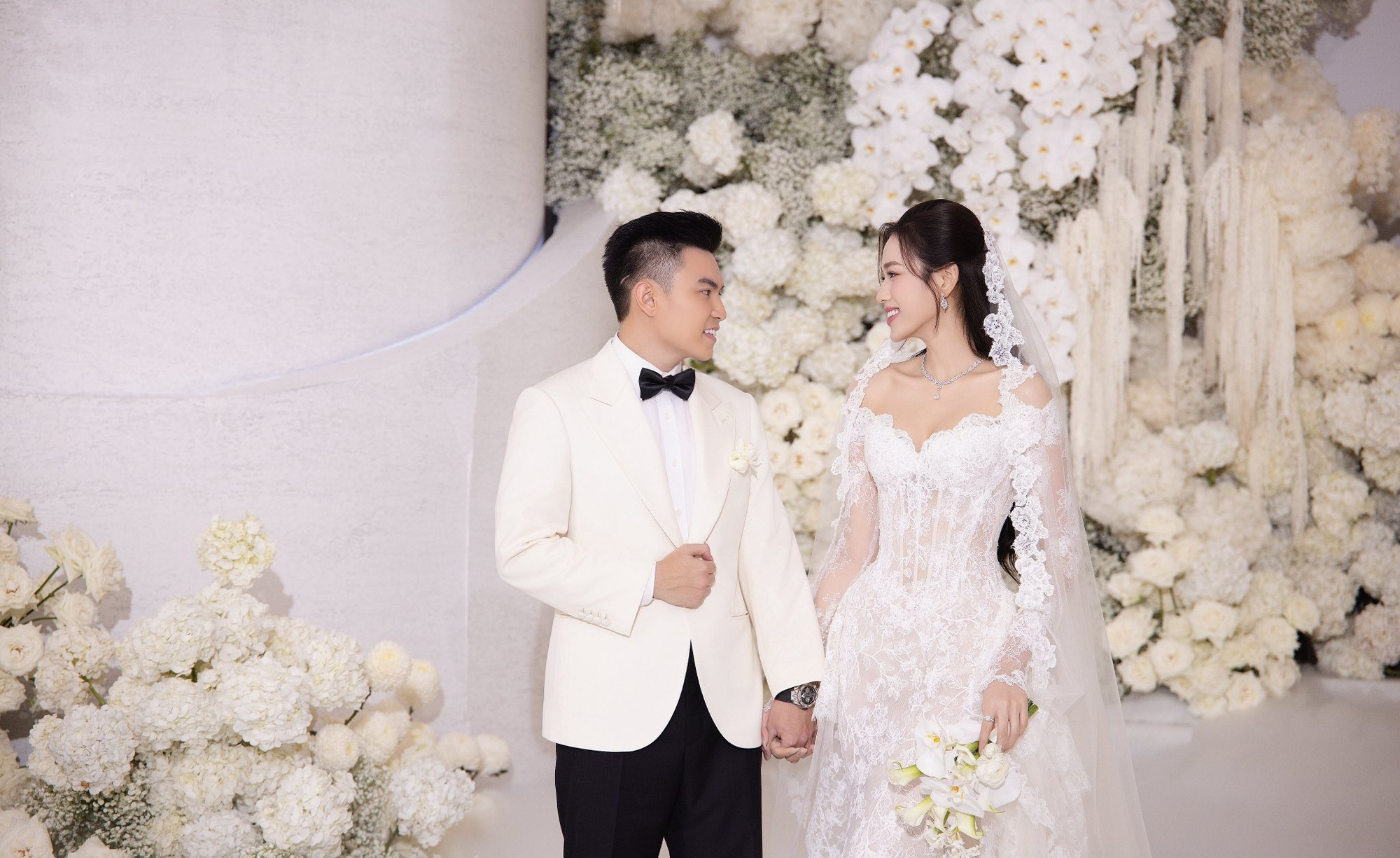 Hoa hậu Đỗ Thị Hà gây sốt với ảnh cưới lãng mạn tại châu Âu Năm 2025 - Ảnh 3.