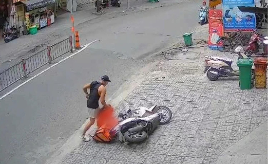 Lời khai của nam thanh niên lao vào hành hung nữ shipper giữa đường ở TP.HCM: Hé lộ nguồn cơn