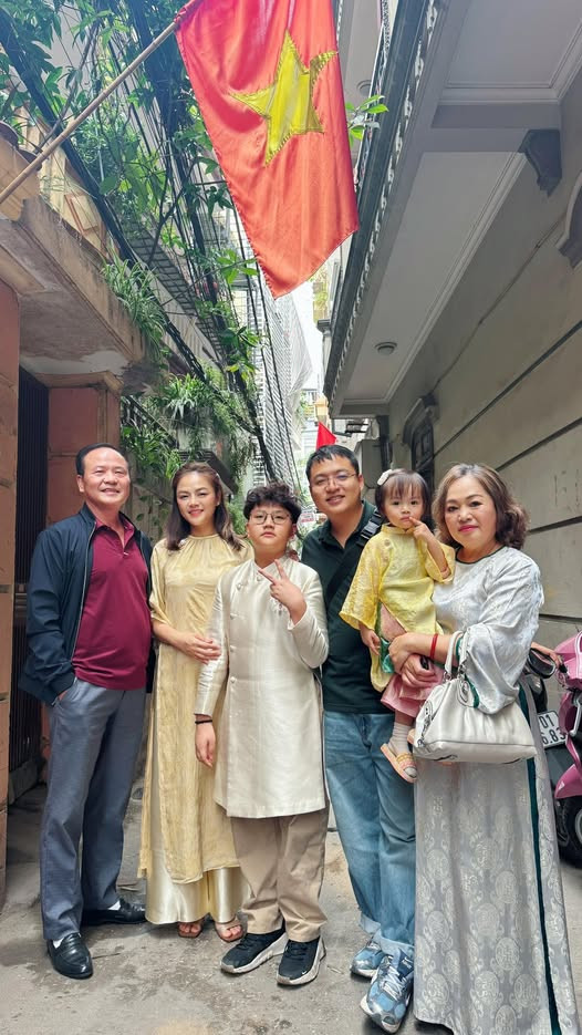 Ảnh 'thùy mị nết na' của Thị Tằm - con gái Thu Quỳnh - Ảnh 9.