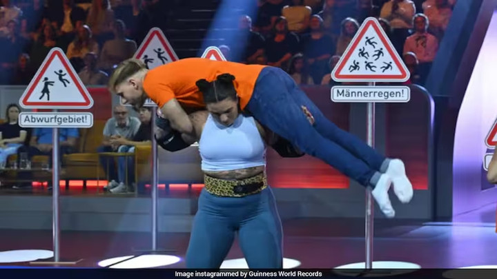 nq5ip0j4woman lifts and throws 10 men625x30017march26 08125859.jpg