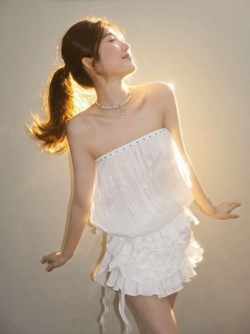 Thúy Ngân gây ấn tượng với gu thời trang quyến rũ - Ảnh 5.