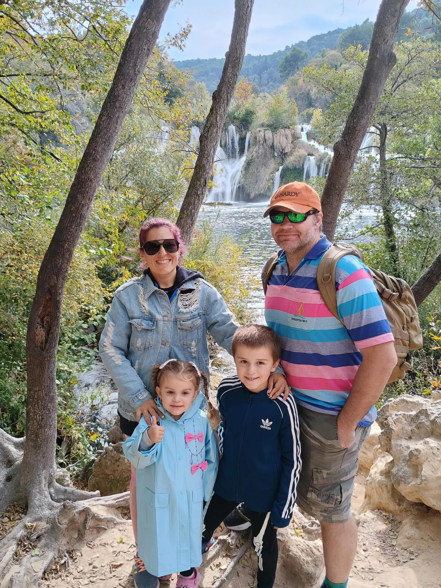 du lịch tan nát nhà.jpg