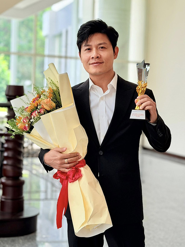 nhạc sĩ Nguyễn Văn Chung làm bố đơn thân trong bình yên và yêu thương - Ảnh 2.