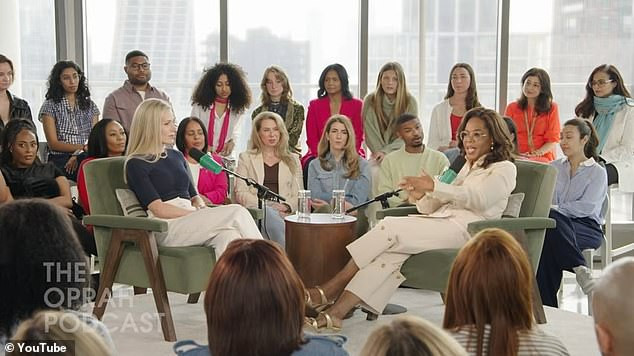 Coldplay thắng đậm sau màn “kiss cam vụng trộm công sở