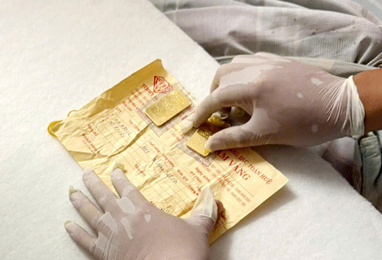 3 cây vàng 'bốc hơi' khỏi két sắt kín bưng ngày mùng 5 Tết: Hé lộ manh mối từ chiếc iPhone 17 Pro Max thanh niên SN 2005 mua tặng bạn gái