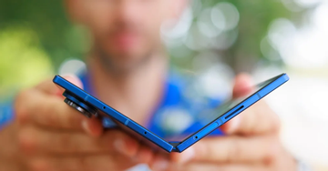 Lý do không dễ để sở hữu smartphone màn hình gập năm nay