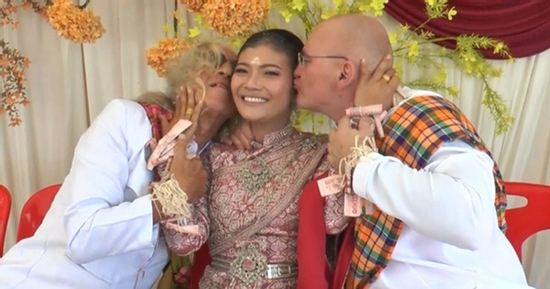 Người phụ nữ cưới 2 chú rể trong cùng một ngày