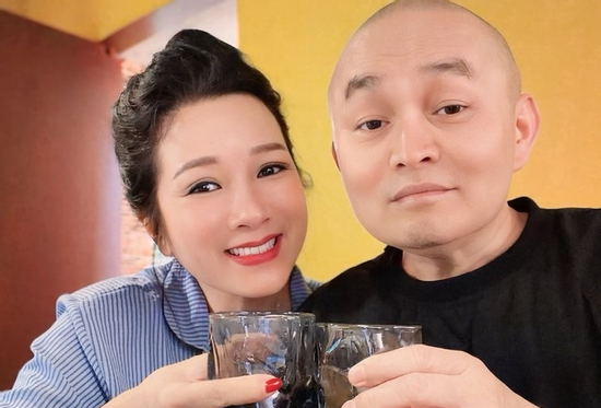 Nữ NSƯT nức tiếng trong làng sân khấu cải lương vừa đóng phim Tết cùng danh hài Xuân Hinh là ai?