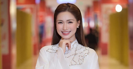 Thực hư việc Hòa Minzy bất ngờ được tặng 6 cây vàng?