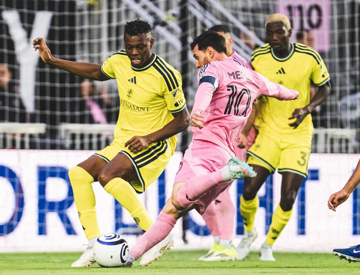 Lionel Messi chạm mốc 900 bàn bằng siêu phẩm “xé gió”: Kỷ lục chưa từng có - Ảnh 2.