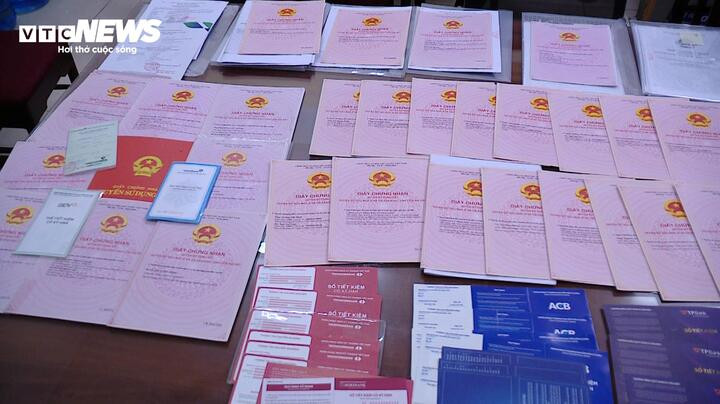 Loạt sổ đỏ bị thu giữ