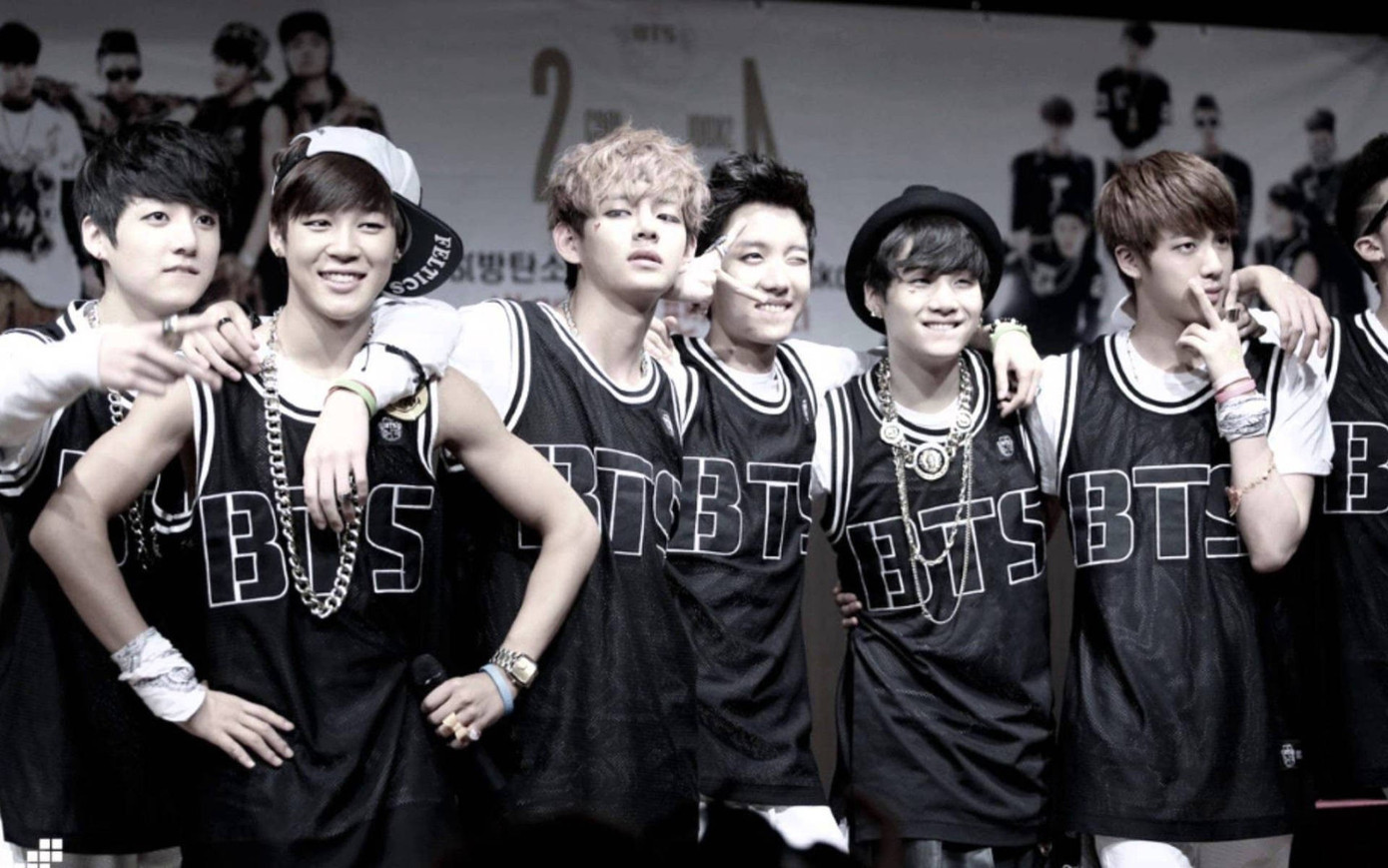 bts-group-photo-debut-2013-9rmog18oebzyqr4q.jpg