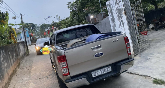 Công an xác minh clip tài xế đỗ ô tô chắn đường, bị tố ‘thiếu hợp tác’