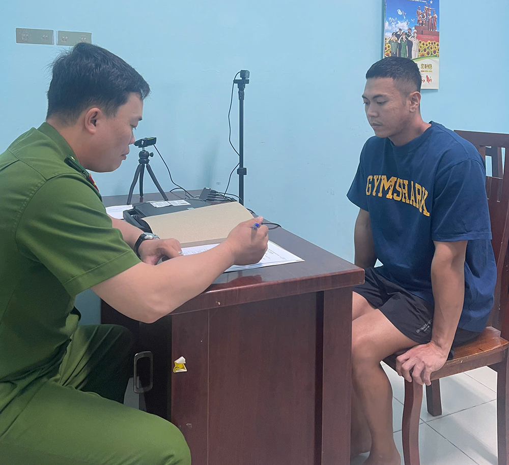 hanh hung nu shipper 1.png