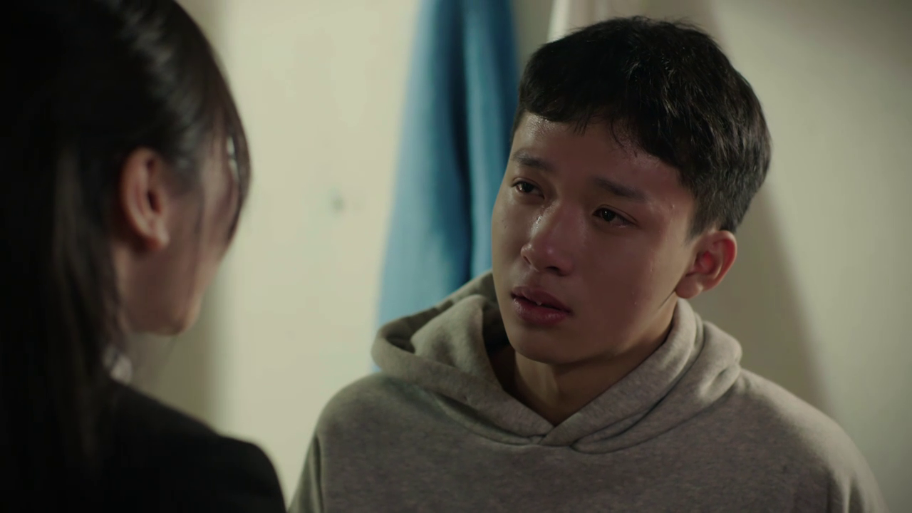 Diễn viên Sơn Tùng khiến khán giả rơi nước mắt trong vai Minh ở Bước chân vào đời - Ảnh 1.