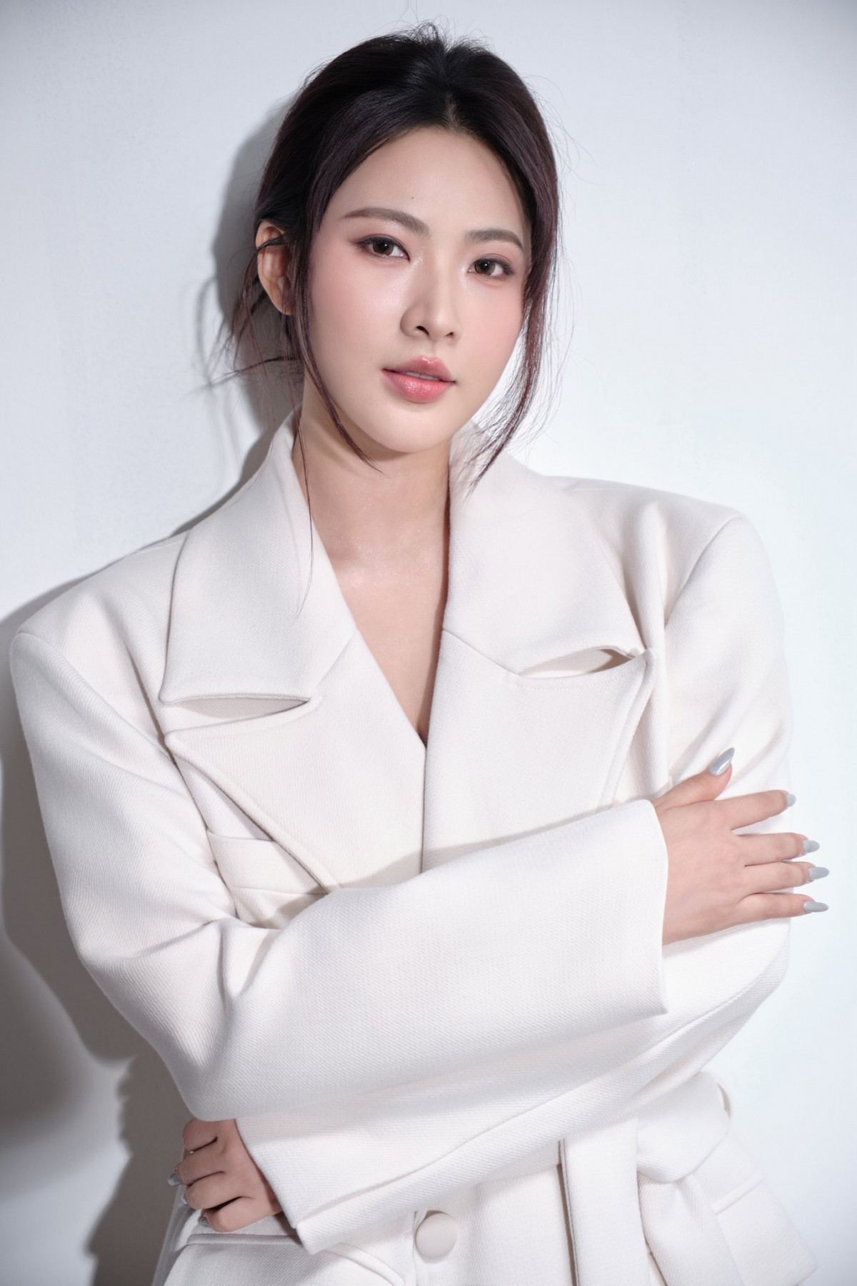 Điều ít biết về nữ diễn viên đóng vai Thiếu tá xinh đẹp là con gái của Thượng tướng đang gây sốt trên 'Không giới hạn' - Ảnh 5.