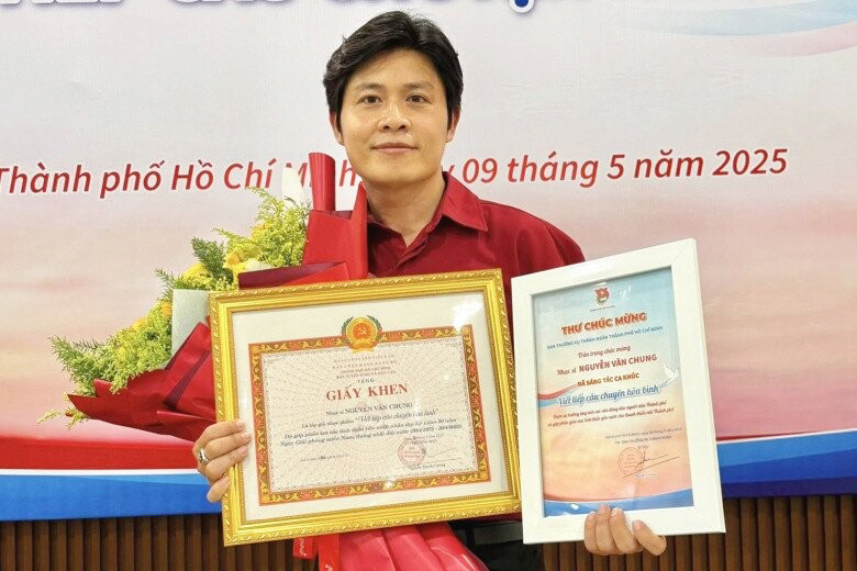 Nhạc sĩ tỷ view